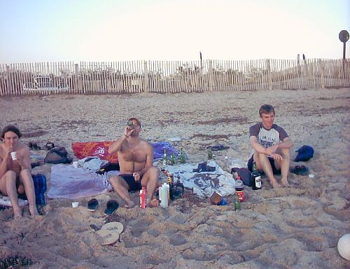 Etablissement du camp sur la plage 